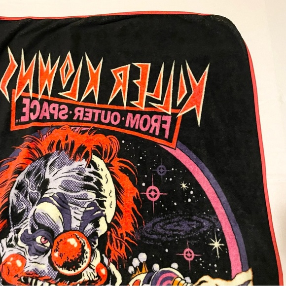 Steven Rhodes Killer Klowns from Outer Space Blanket - Picture 11 of 16